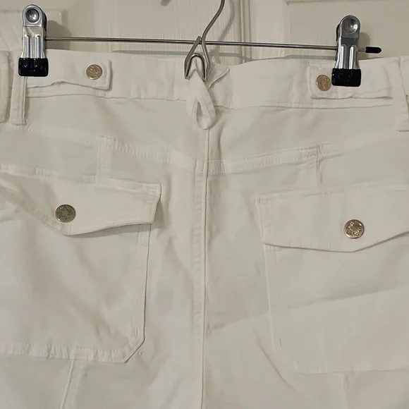White House Black Market Cropped White Pants - Picture 4 of 5